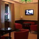 Hotel Artemis 4*