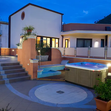 Artemis تْشيفالو