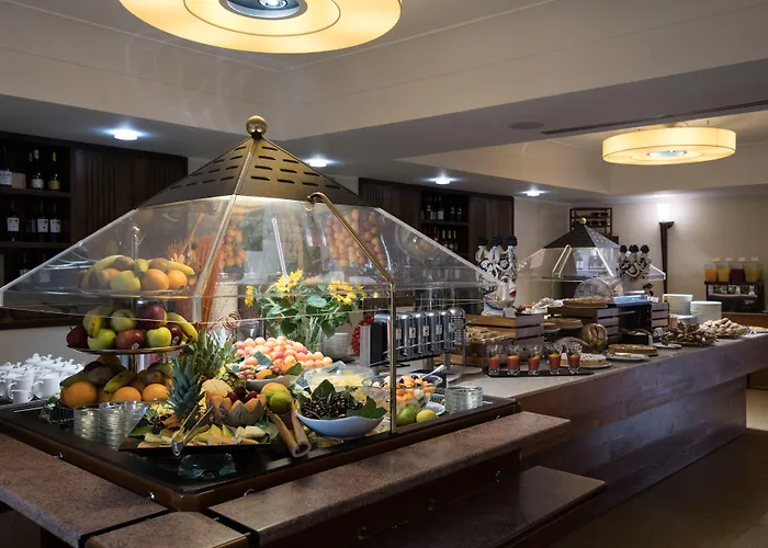 Artemis فندق تْشيفالو