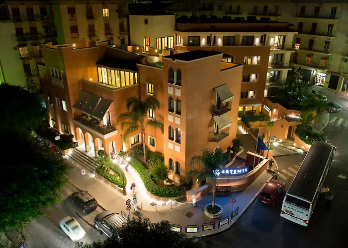 فندق Artemis تْشيفالو