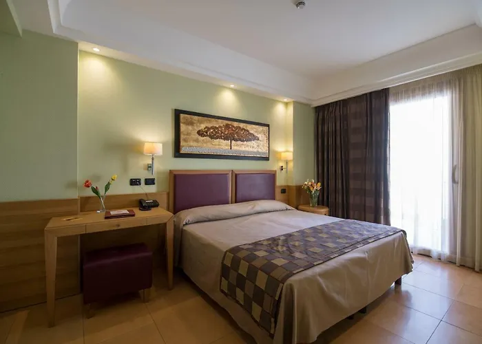 Artemis فندق تْشيفالو